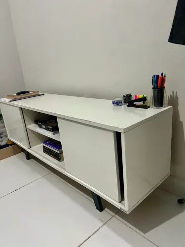 Rack Estilo Retrô Branco - Design Elegante para sua Sala