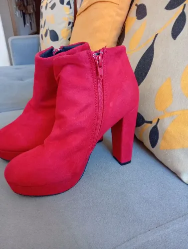 Bota número 34 