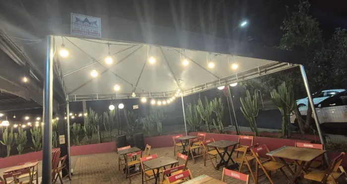 Tenda piramidal 5x5 com estrutura de aço