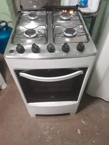 Fogão Electrolux 4 bocas manual.