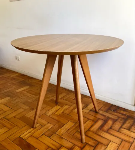 Mesa redonda de madeira 88cm ABRACASA. 4 lugares. Usado.