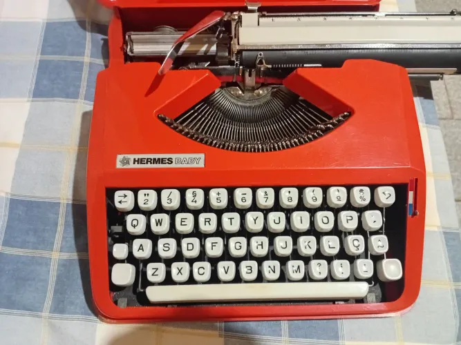 Maquina de datilografia Hermes Baby 1985