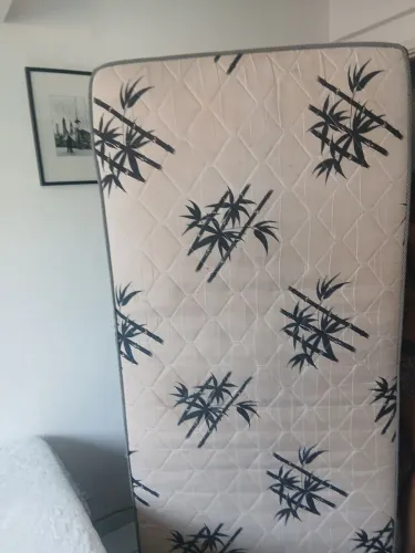 Cama Box solteiro. Ótimo estado de conservação