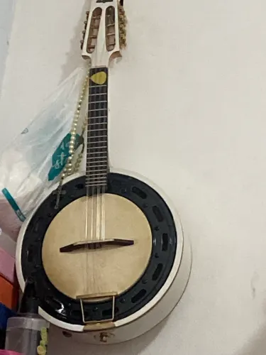 Cavaquinho banjo 8 cordas elétrico Luthier em madeira