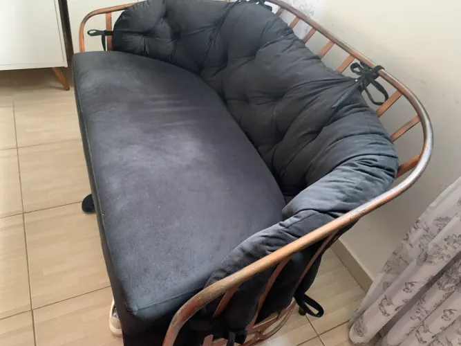 Poltrona preta confortável