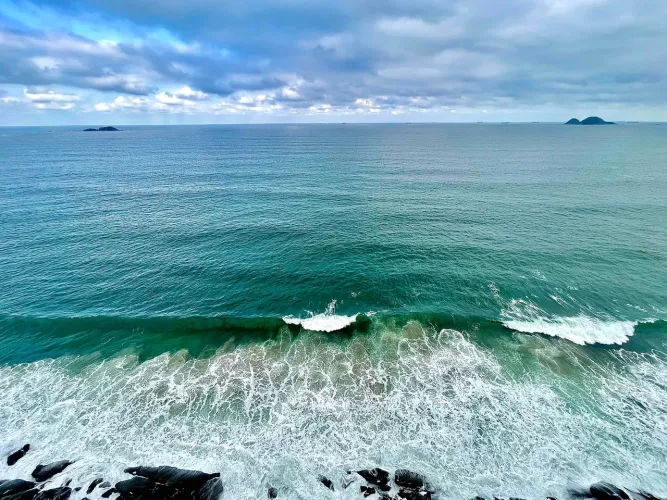 Apartamento 3 Dormitórios, 2 Suites, Sacada Vista mar à Venda na Pitangueiras no Guarujá |