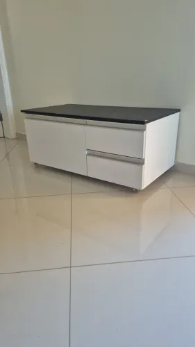 Armário baixo de 1.00 m de largura com rodinhas 