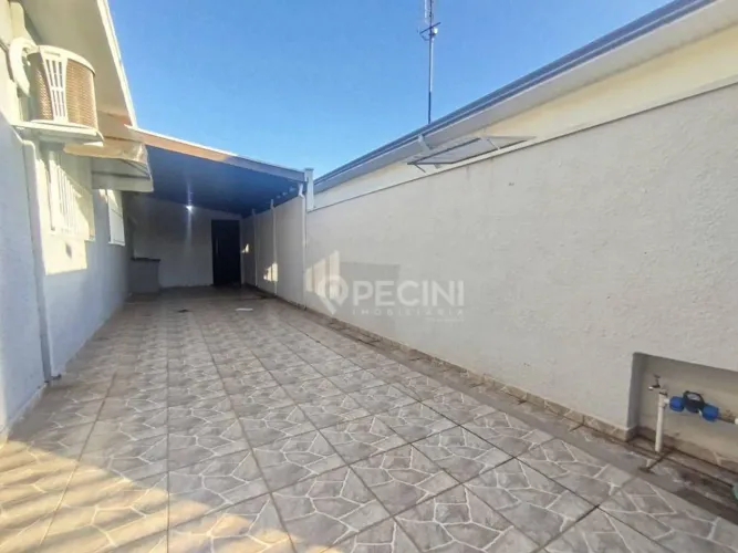 Casa com 3 quartos para alugar no Saúde em Rio Claro.