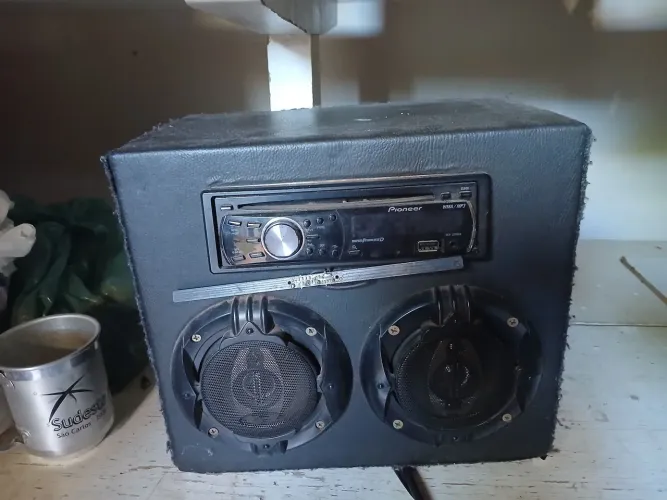 Vende uma caixa de som