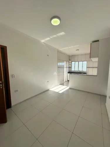 Apartamento para locação no Centro de Jarinu-SP: 2 quartos, sala, banheiro e 60m² de área.