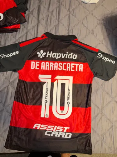 Camisas autênticas de jogador assinadas