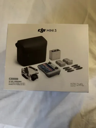 Drone DJI Mini 3 Fly More Combo RC com tela