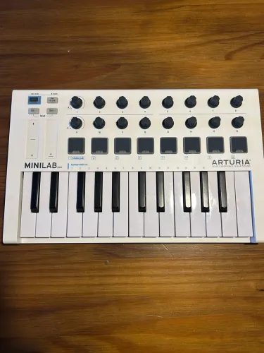 Arturia MiniLab MKII - Teclado Controlador MIDI 