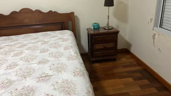 Cama casal com 2 criados