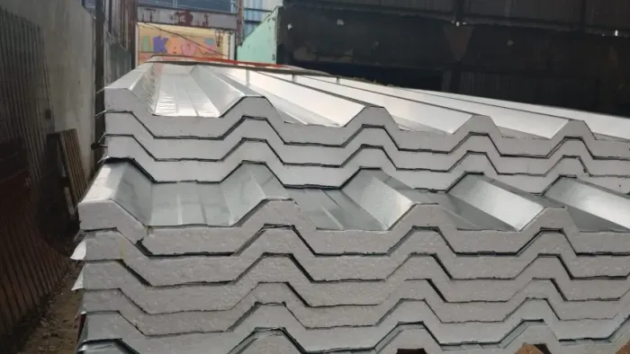 DIRETO DA FÁBRICA! Telha Sanduíche por R$ 75,00/m². Vai aproveitar?