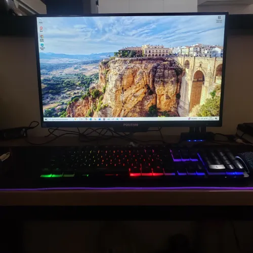 All One Positivo 6 meses de uso 22p Full HD 4K