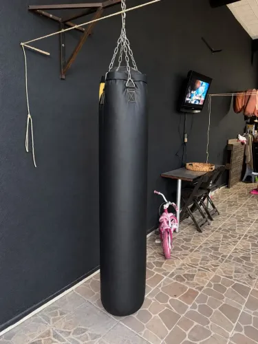 Saco de Pancada Muay Thai e Boxe Grande - Com Correntes e Suporte
