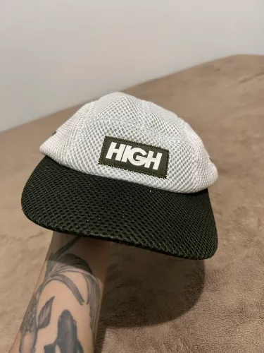 Boné high
