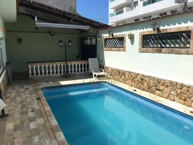 Casa com piscina e 4 suítes à venda, 134 m² por R$ 950.000 - Caiçara - Praia Grande/SP