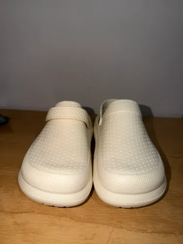Crocs Sport fechada branca 41