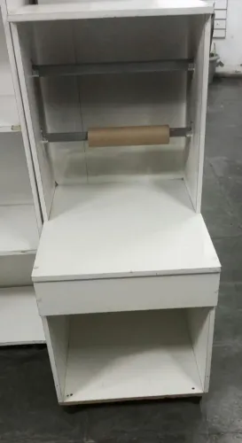 Armário ponto de venda com espaço pra sacola e para balança