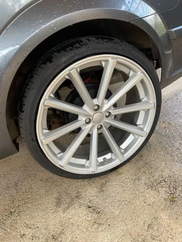 Trocou roda aro 20 por 18 pneus 90%