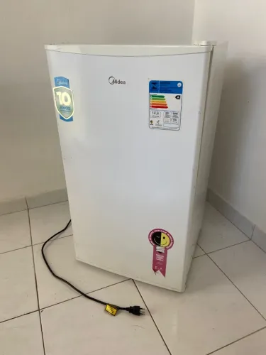 Frigobar Midea 93 Litros Branco 127V