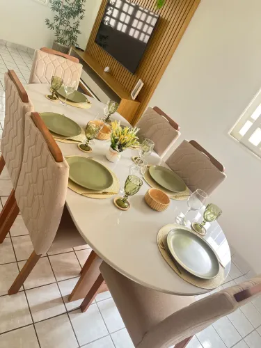 Sofá, Mesa 6 lugares e Rack + Painel com Led Embutido 