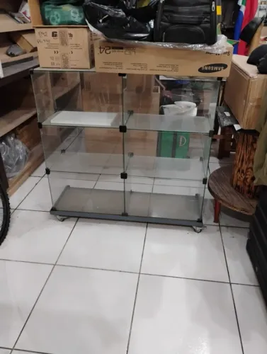 Balcão Comercio Vitrine De Vidro Para Loja Colmeia 2 conjuntos suporte de ferro rodizios