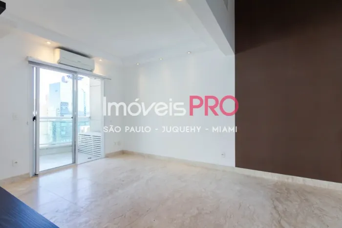 Moema, 70m² e 2 vagas - fora de rota e andar alto