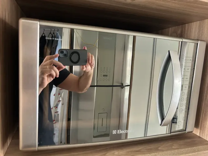 Microndas inox espelhado Electrolux semi novo