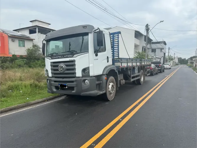 Caminhão 17/230 ano 2018 constelation