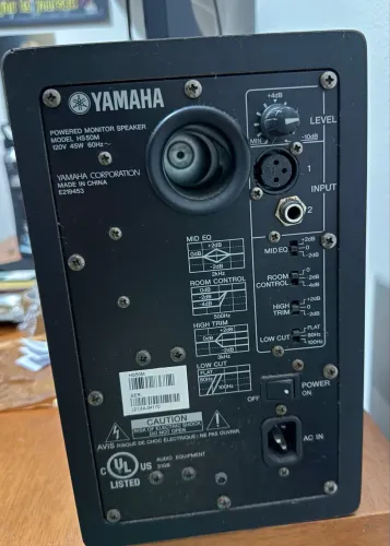 Vendo Monitor de Áudio Yamaha Hs50 70W preto