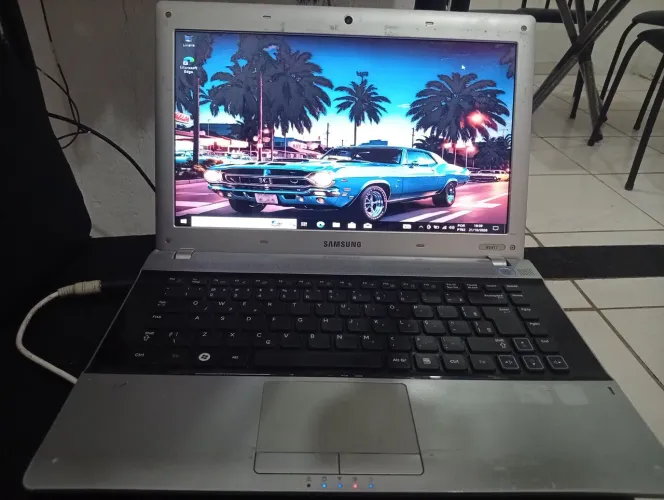 Vendo notebook Samsung i5 de primeira geração 4g de ram DDR3 HD 320 bateria boa j
