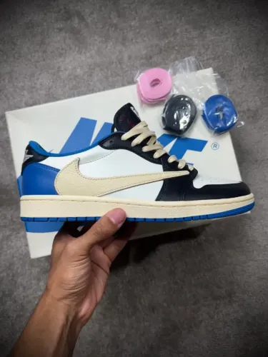 TRAVIS SCOTT X NIKE AIR JORDAN 1 LOW ?FRAGMENT?