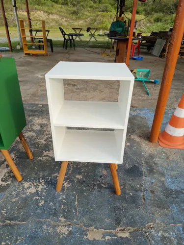  Mesa de cabeceira/cômoda 