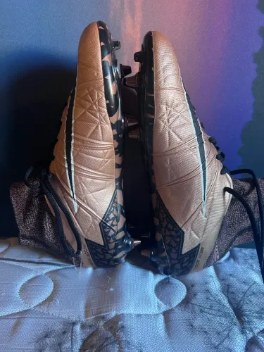 Chuteira Nike Hypervenom profissional