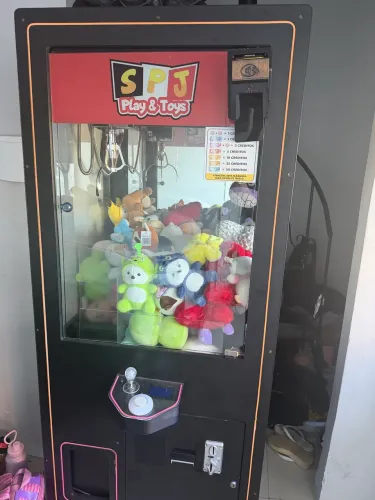 Máquina de pelúcia nova 