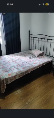 Cabeceira de ferro e cama