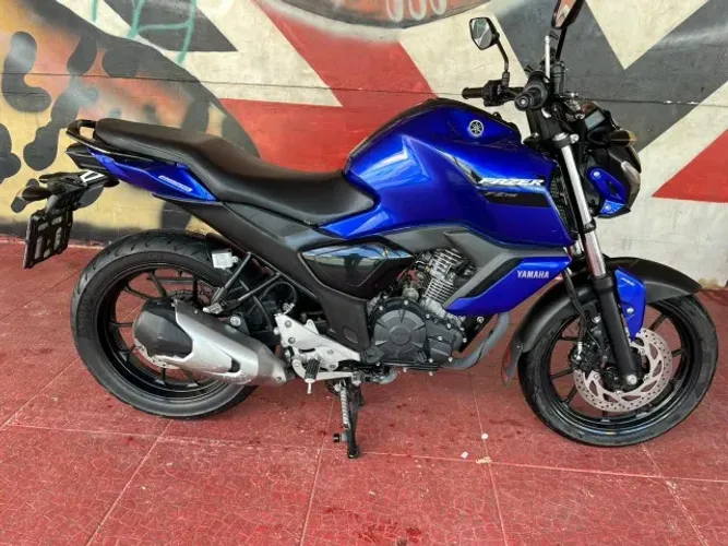 Tratada como UMA MOÇINHA FZ 15 FLEX