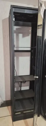 Rack de Piso 44U Profissional (19") - 2,02m de Altura - Completo com Bandejas