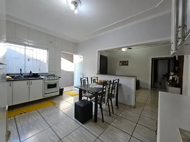 Repasso Casa de 3 quartos no Jardim Planalto em Guaxupé