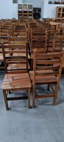 Cadeiras de madeira maciça com encosto anatômico $ 240,00 no Pix novas e a pronta entrega