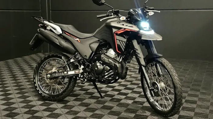XTZ 250 Lander - 2025