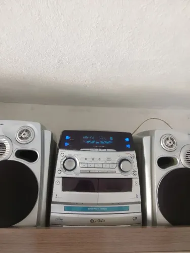 Micro sisten bivot usado saida auxiliar não toca cd.