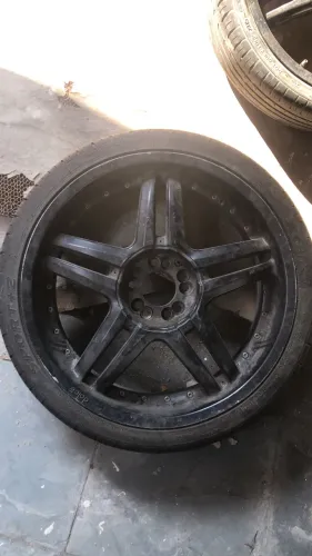 Vendo Pneu e rodas Aro 20