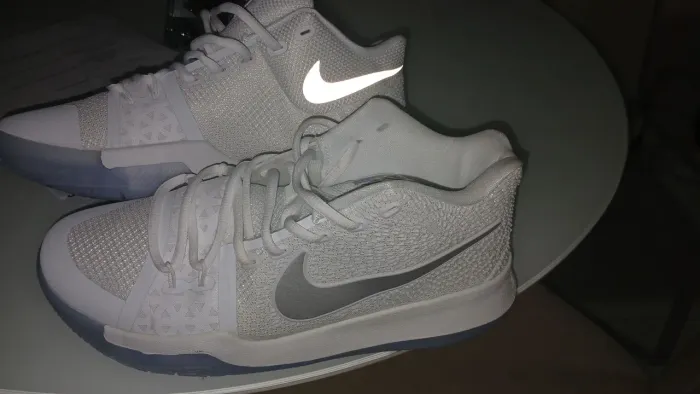 Tênis Nike Kyrie original novo sem uso n.40/41