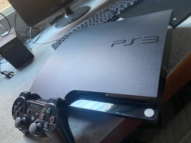 PS3 Seminovos barato sem nenhum detalhe, vem com algum jogo desbloqueado com um controle
