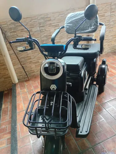 Ótimo triciclo super novo 1 semana usado