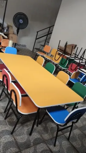Mesa 10 cad.coloridos novas